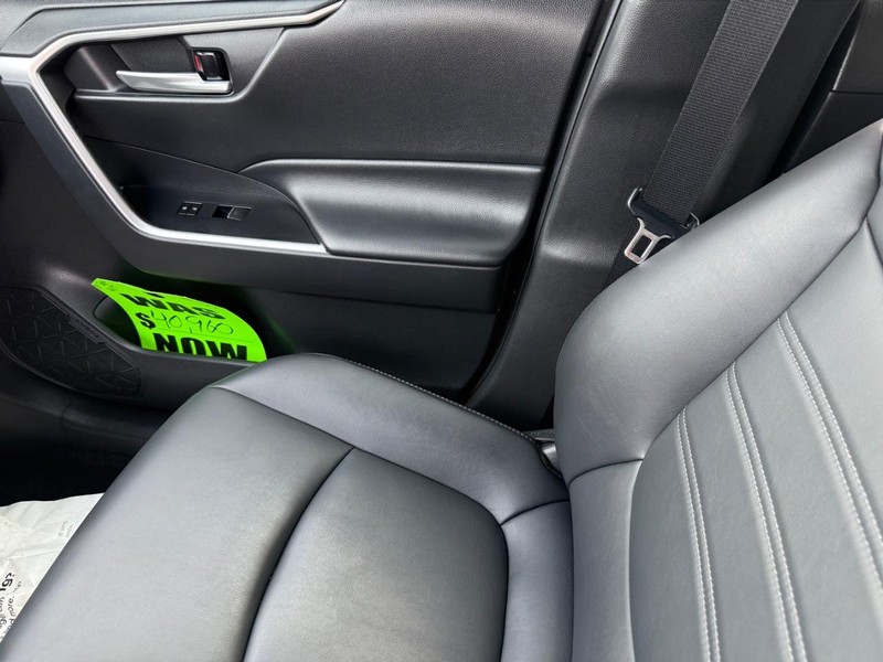 Toyota RAV4 Vehicle Image 23