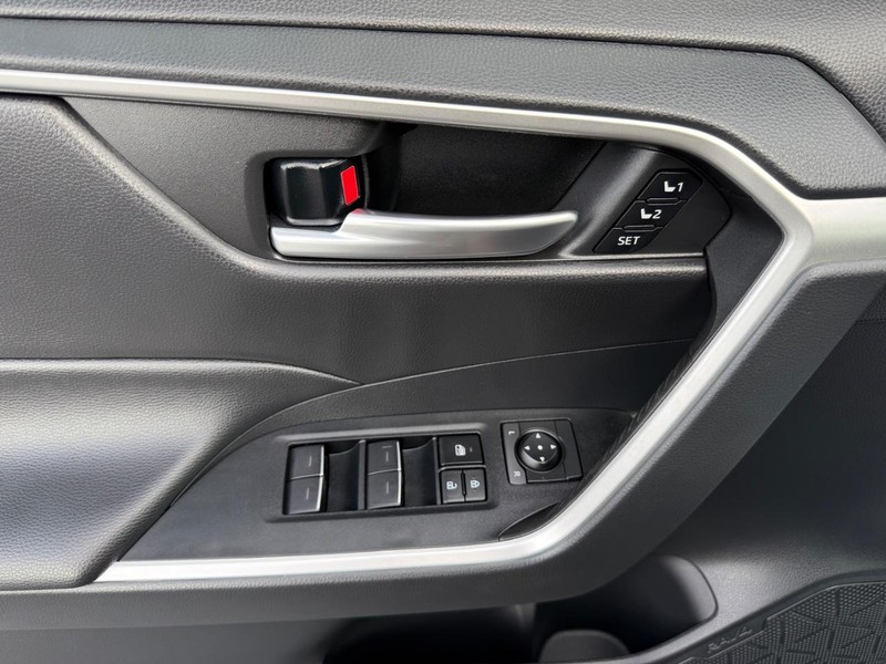 Toyota RAV4 Vehicle Image 27