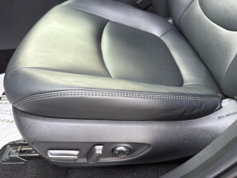 Toyota RAV4 Vehicle Image 28