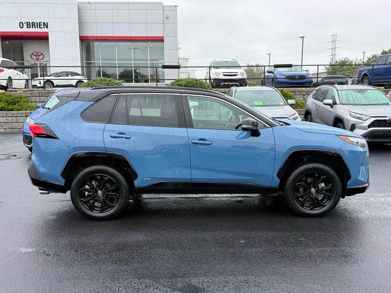 Toyota RAV4 Vehicle Image 02