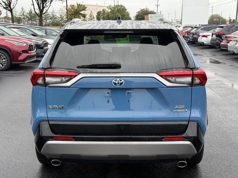 Toyota RAV4 Vehicle Image 04