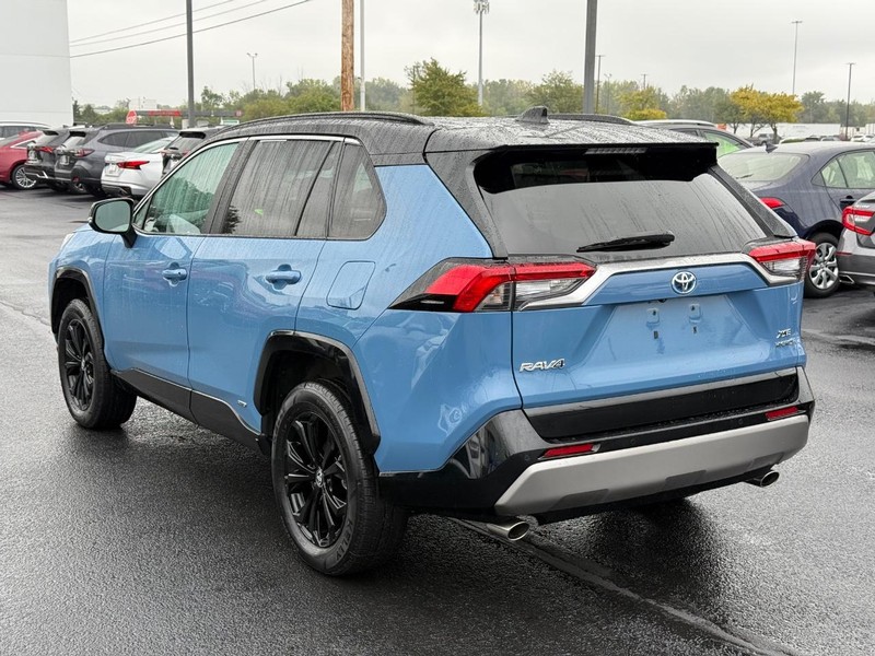 Toyota RAV4 Vehicle Image 05