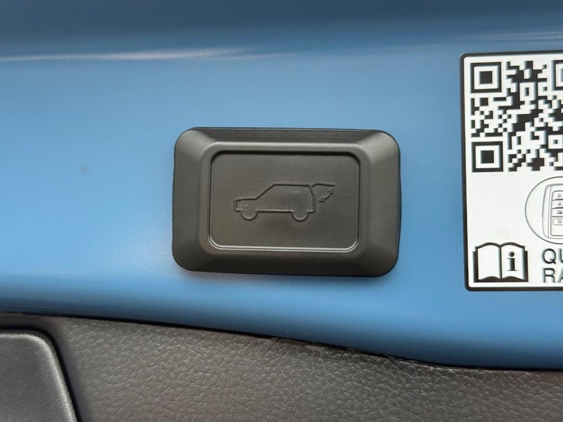 Toyota RAV4 Vehicle Image 08