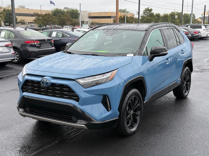 Toyota RAV4 Vehicle Image 09