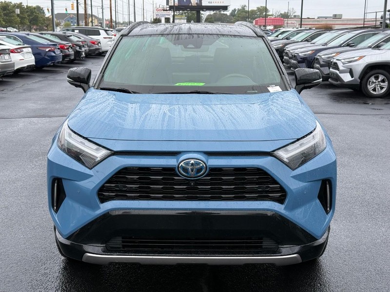 Toyota RAV4 Vehicle Image 10