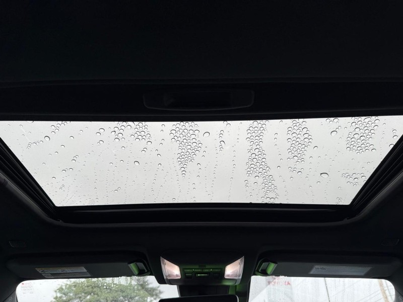 Toyota RAV4 Vehicle Image 12