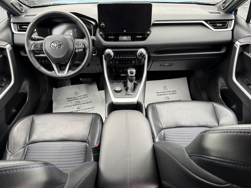 Toyota RAV4 Vehicle Image 13