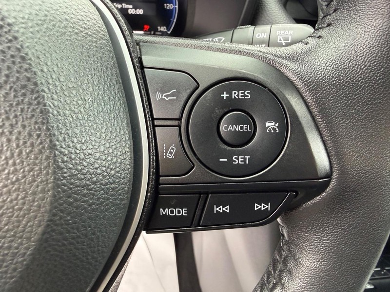 Toyota RAV4 Vehicle Image 16