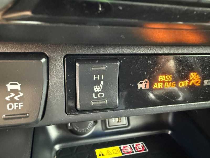Toyota RAV4 Vehicle Image 18