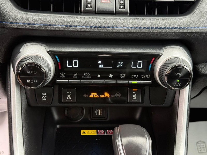 Toyota RAV4 Vehicle Image 21