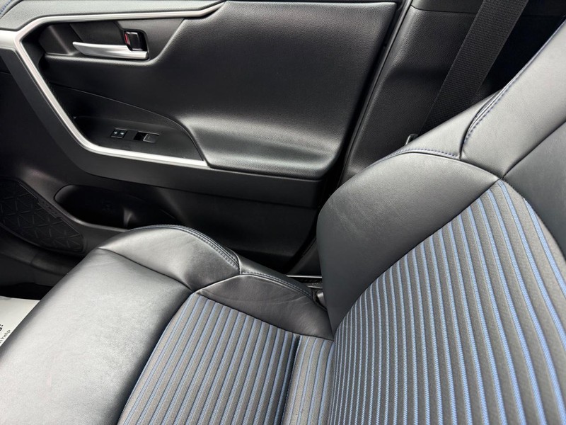 Toyota RAV4 Vehicle Image 23