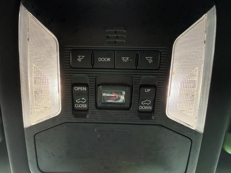 Toyota RAV4 Vehicle Image 24