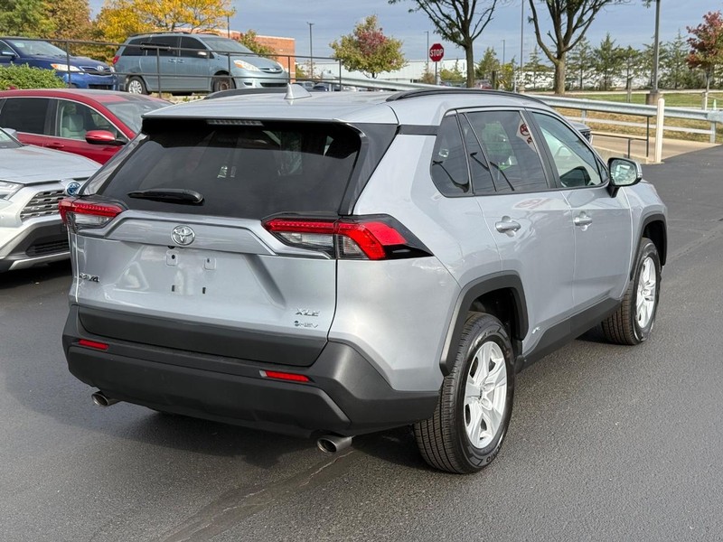 Toyota RAV4 Vehicle Image 03