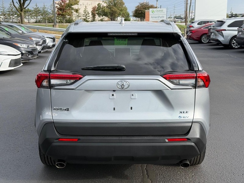 Toyota RAV4 Vehicle Image 04