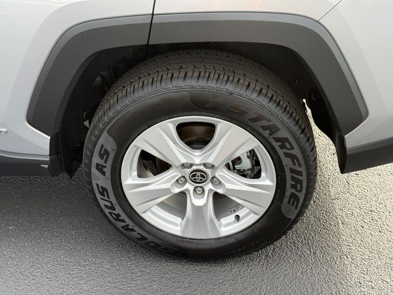 Toyota RAV4 Vehicle Image 06