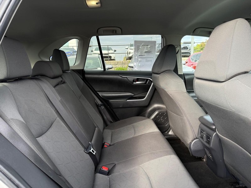 Toyota RAV4 Vehicle Image 10