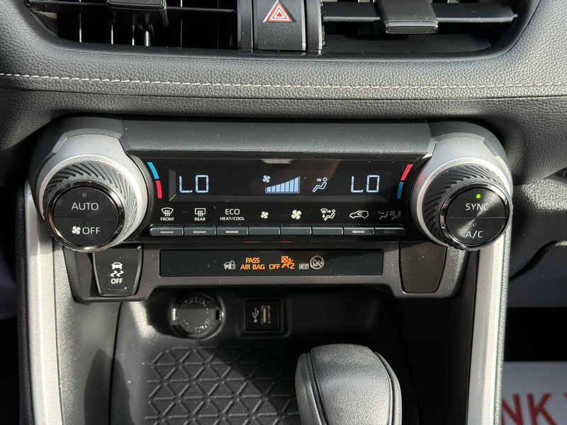 Toyota RAV4 Vehicle Image 18