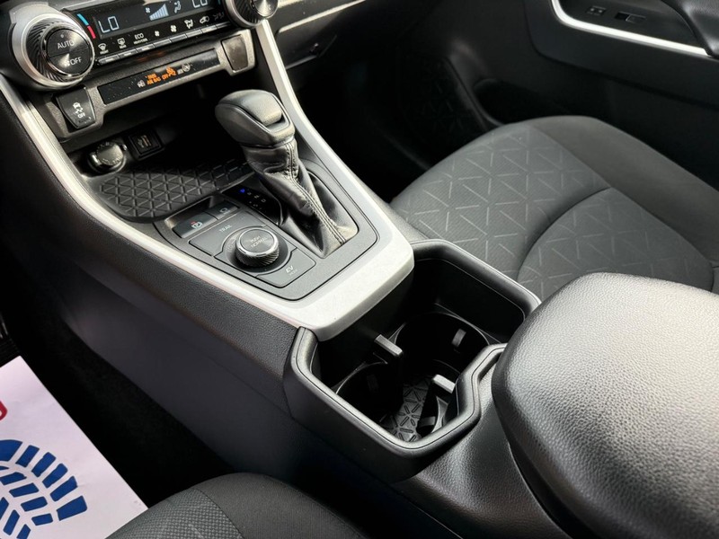 Toyota RAV4 Vehicle Image 19