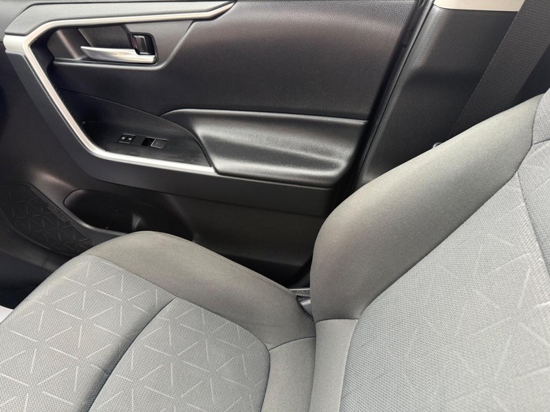 Toyota RAV4 Vehicle Image 20