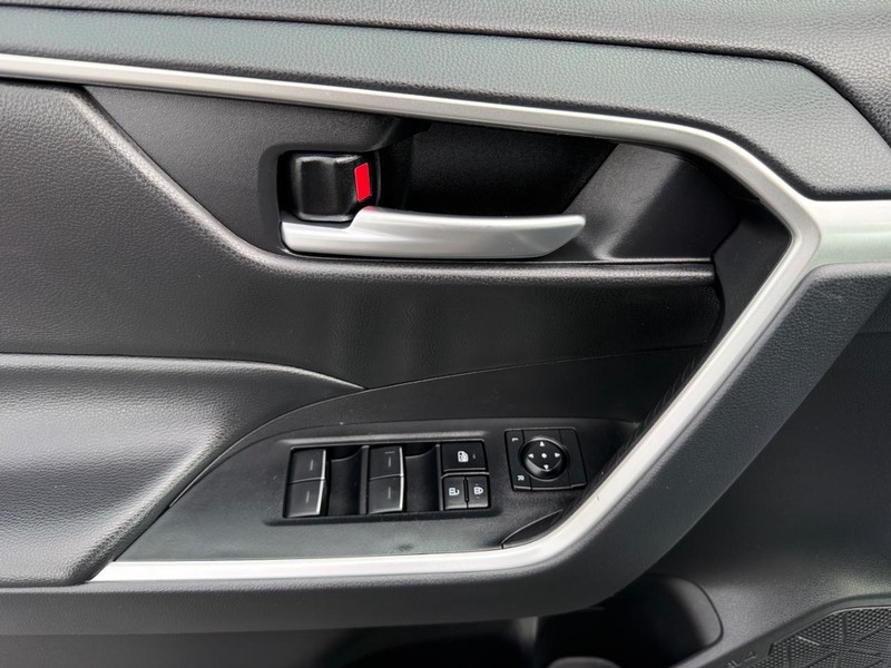 Toyota RAV4 Vehicle Image 23