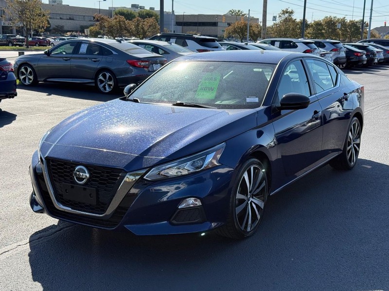 Nissan Altima Vehicle Image 08