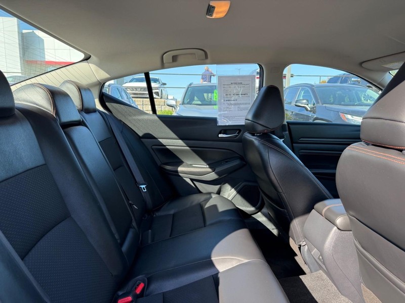 Nissan Altima Vehicle Image 10