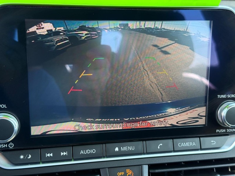 Nissan Altima Vehicle Image 17