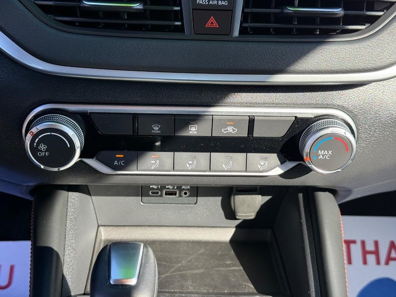 Nissan Altima Vehicle Image 18