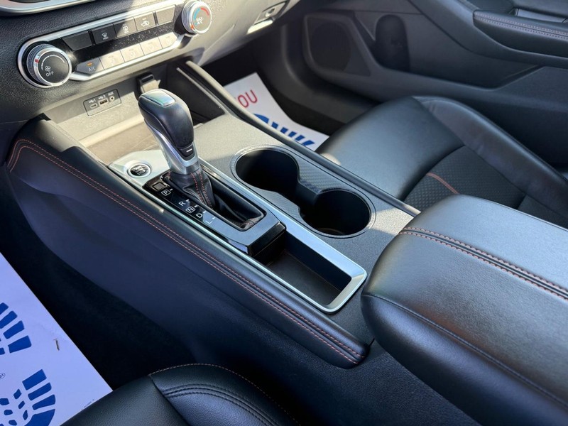 Nissan Altima Vehicle Image 19