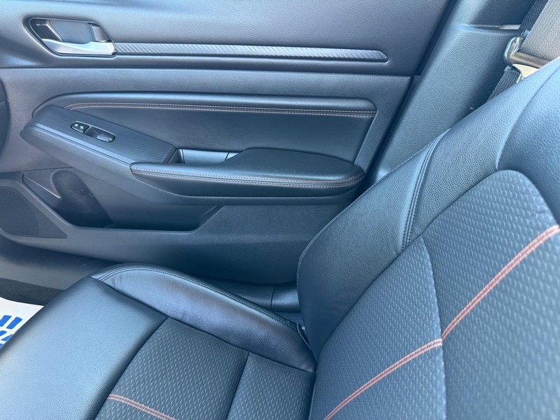 Nissan Altima Vehicle Image 20