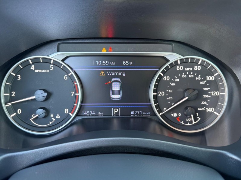 Nissan Altima Vehicle Image 21