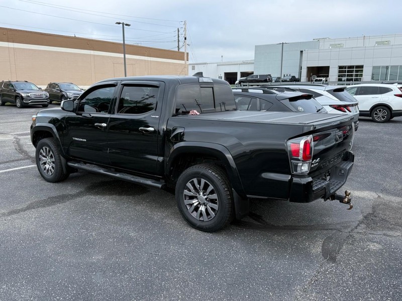 Toyota Tacoma 4WD Vehicle Image 03