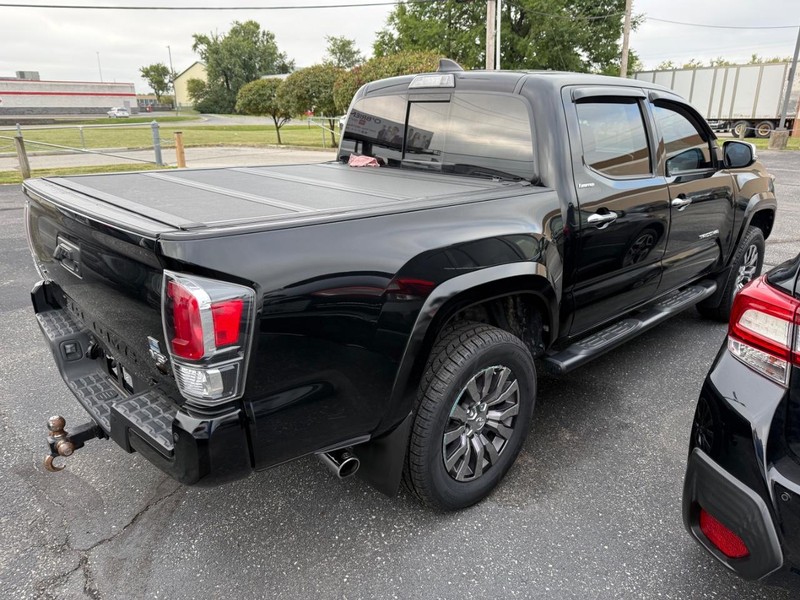 Toyota Tacoma 4WD Vehicle Image 04