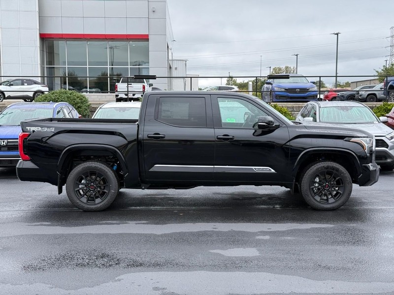 Toyota Tundra 4WD Vehicle Image 02