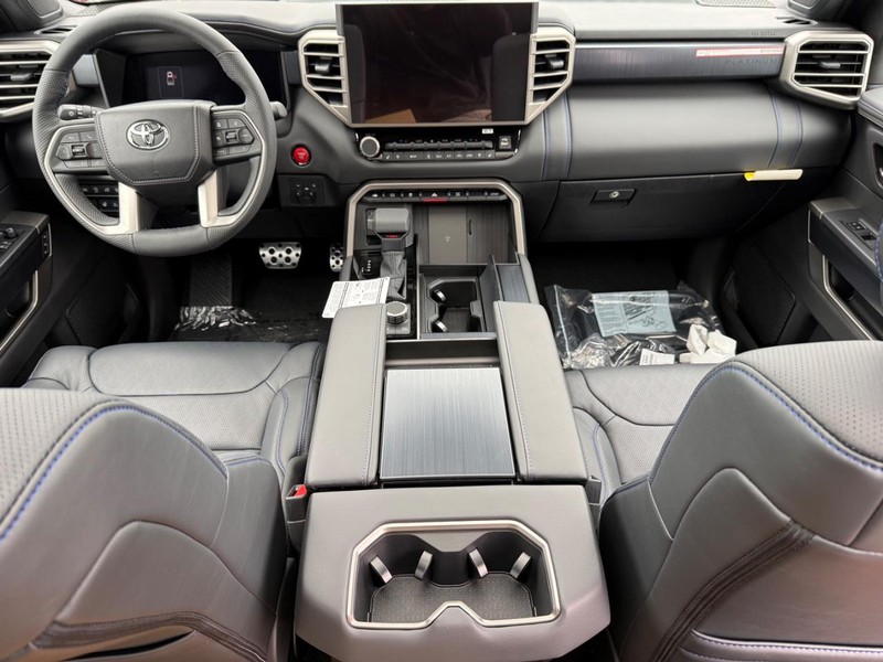 Toyota Tundra 4WD Vehicle Image 06
