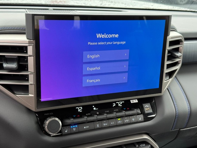Toyota Tundra 4WD Vehicle Image 12