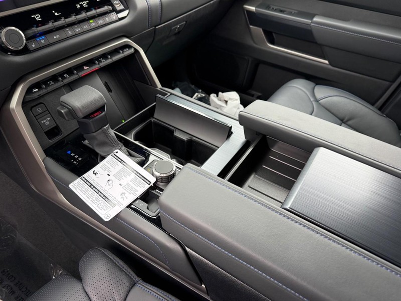 Toyota Tundra 4WD Vehicle Image 14