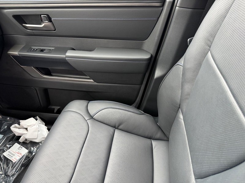 Toyota Tundra 4WD Vehicle Image 15