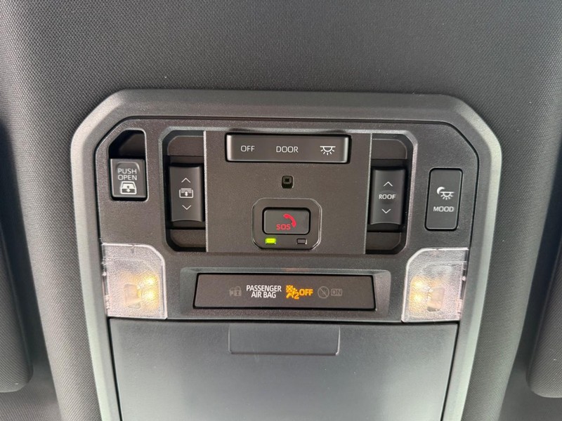 Toyota Tundra 4WD Vehicle Image 16
