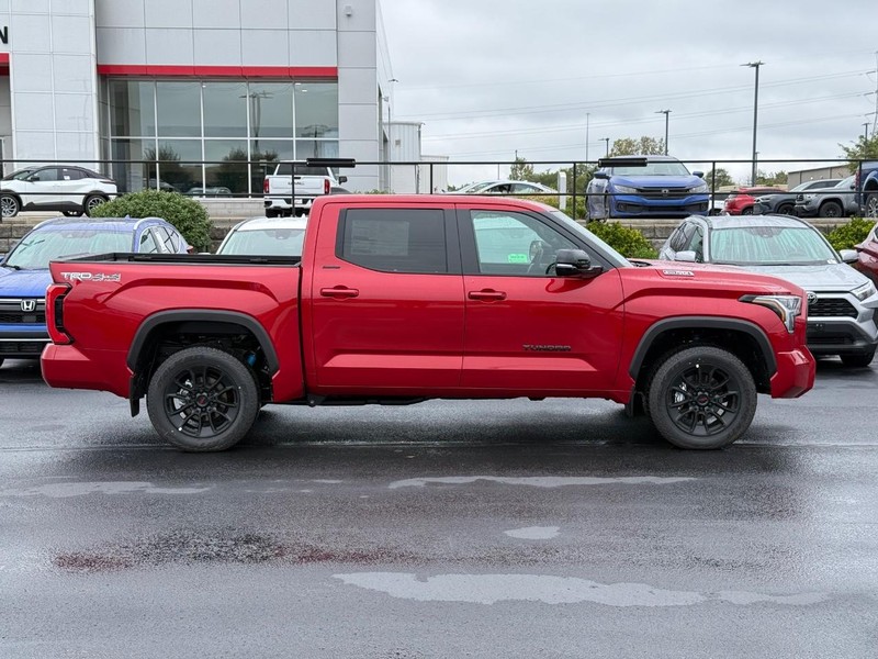 Toyota Tundra 4WD Vehicle Image 02