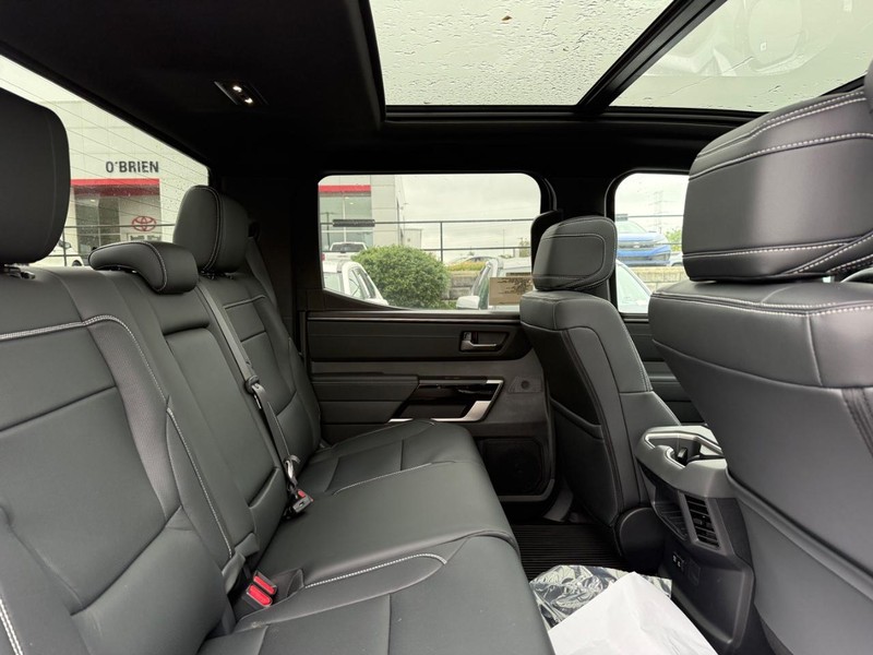 Toyota Tundra 4WD Vehicle Image 04