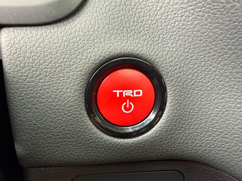 Toyota Tundra 4WD Vehicle Image 10