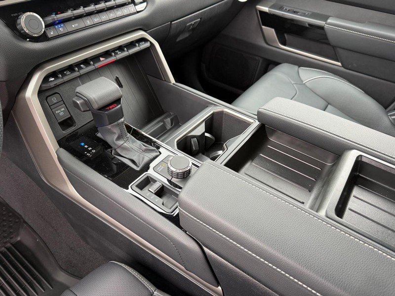 Toyota Tundra 4WD Vehicle Image 14