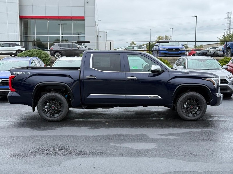 Toyota Tundra 4WD Vehicle Image 02