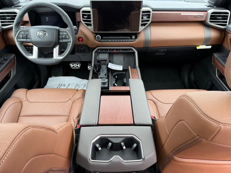 Toyota Tundra 4WD Vehicle Image 06