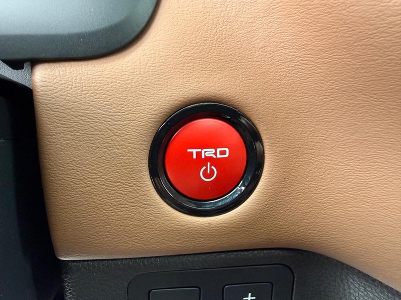 Toyota Tundra 4WD Vehicle Image 10