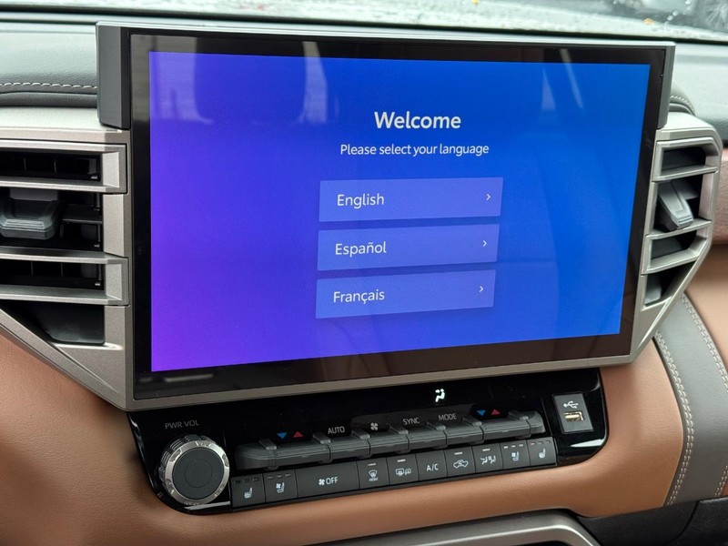Toyota Tundra 4WD Vehicle Image 12