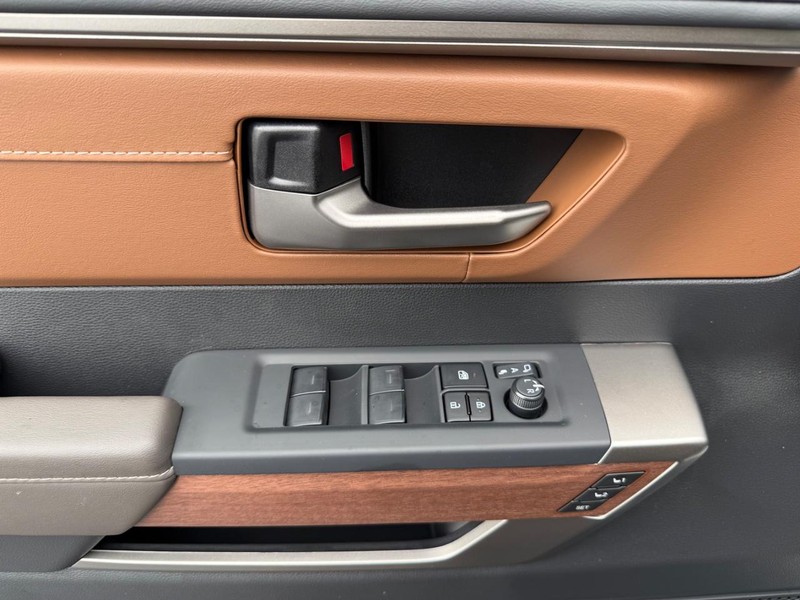 Toyota Tundra 4WD Vehicle Image 19