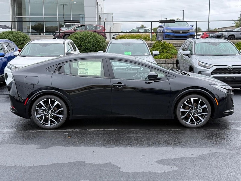 Toyota Prius Plug-In Hybrid Vehicle Image 02