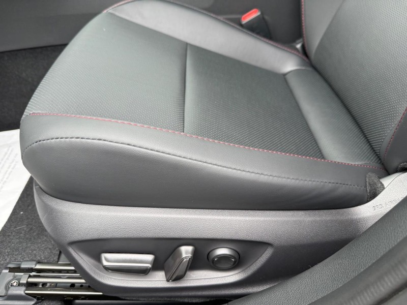 Toyota Prius Plug-In Hybrid Vehicle Image 18